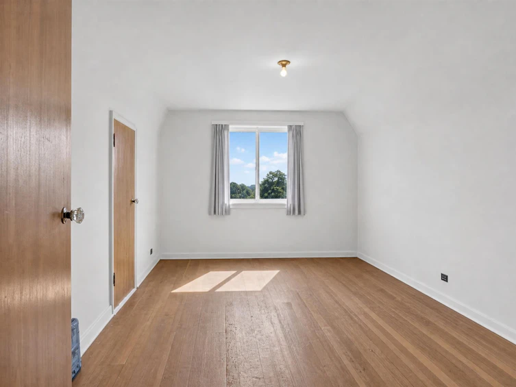 4205 Pender Street, Burnaby, BC, V5C 2M4 - 12