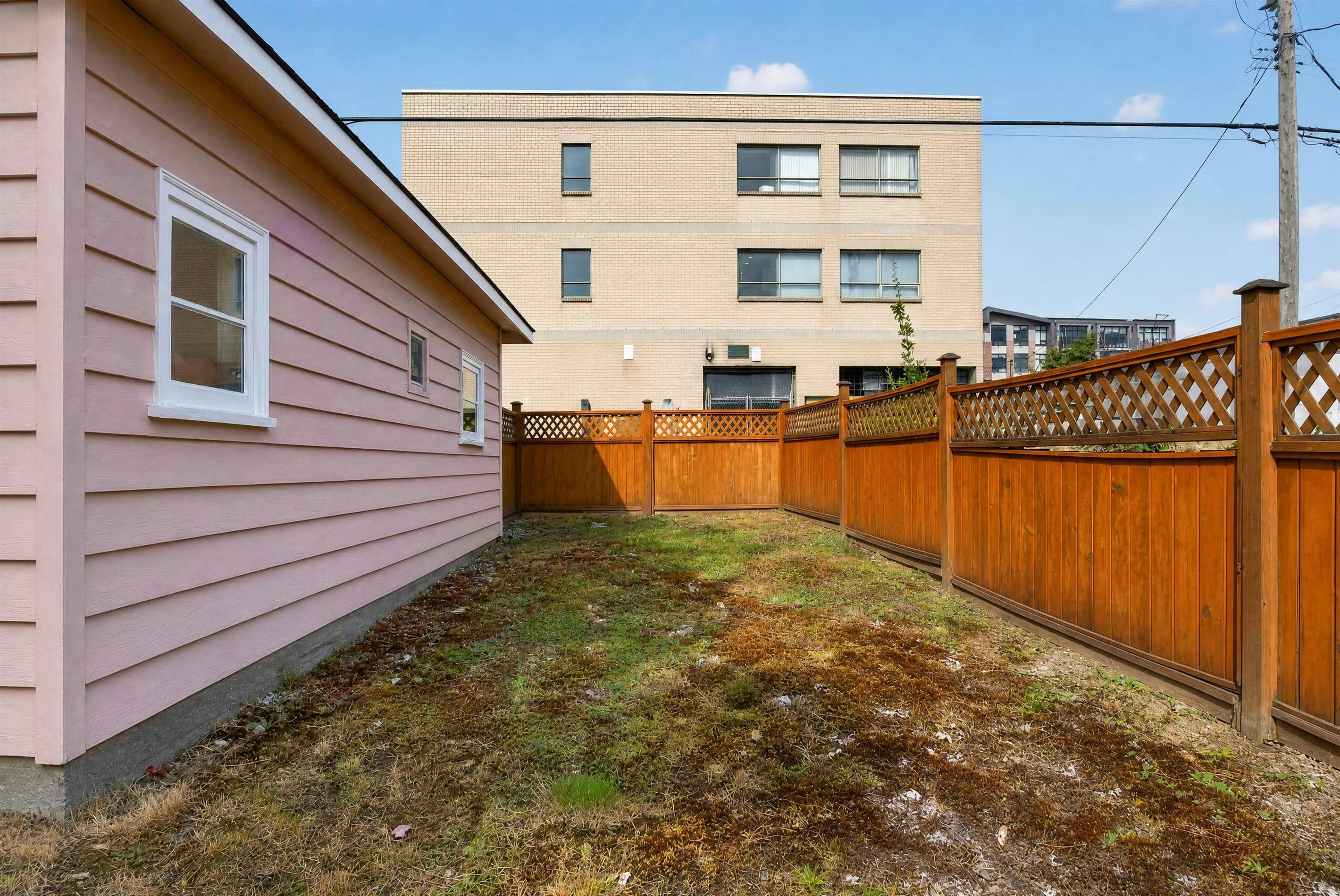 4205 Pender Street, Burnaby, BC, V5C 2M4 - 30