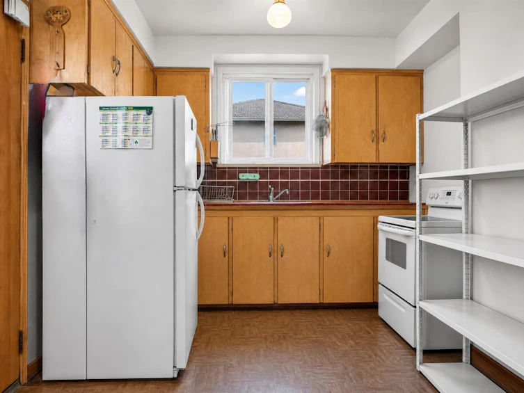 4205 Pender Street, Burnaby, BC, V5C 2M4 - 10