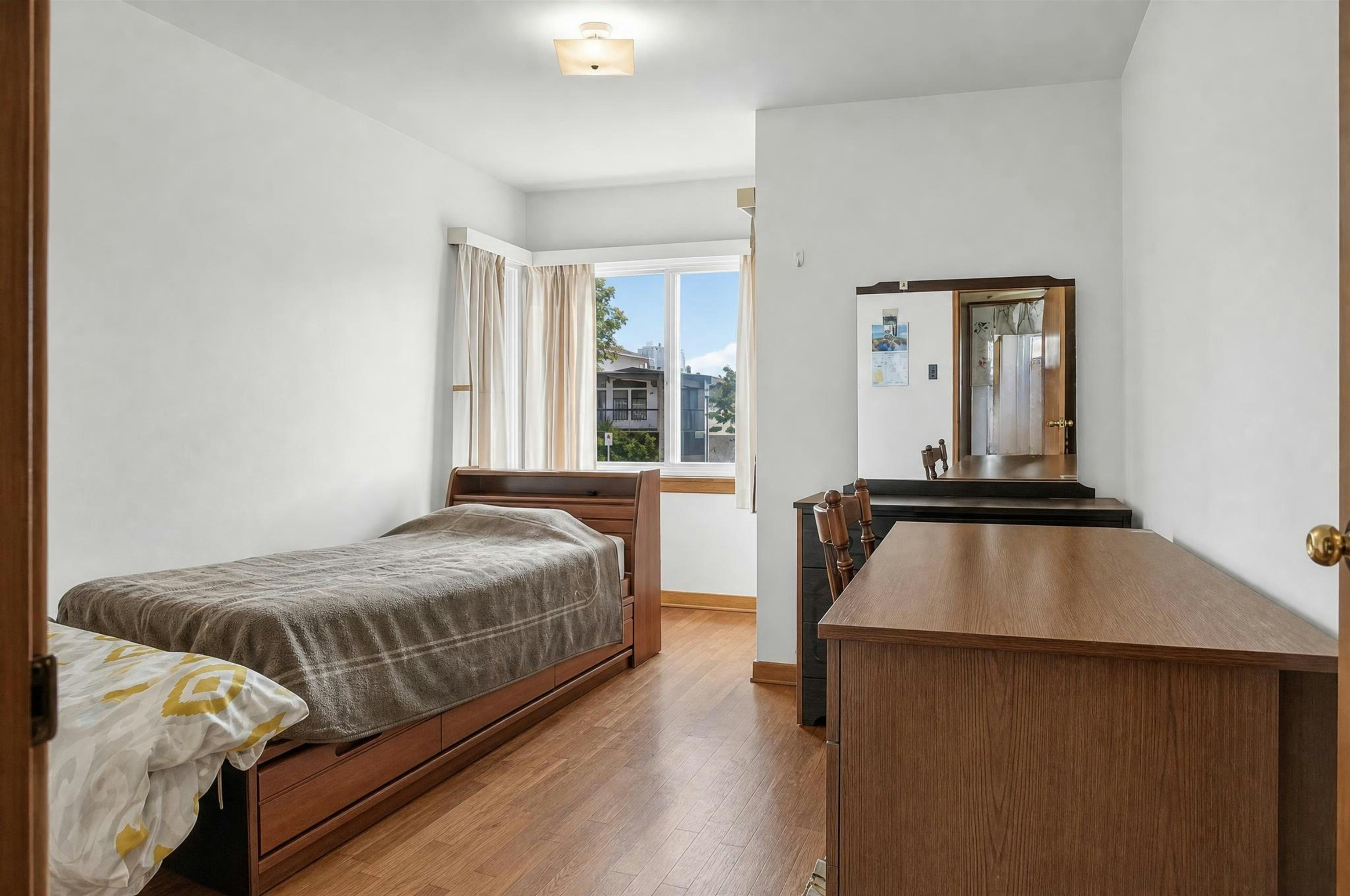 4205 Pender Street, Burnaby, BC, V5C 2M4 - 18