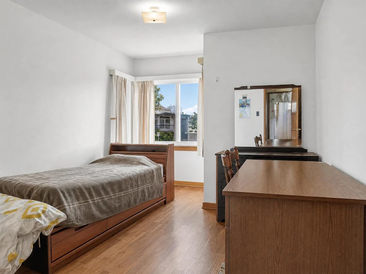 4205 Pender Street, Burnaby, BC, V5C 2M4 - 18