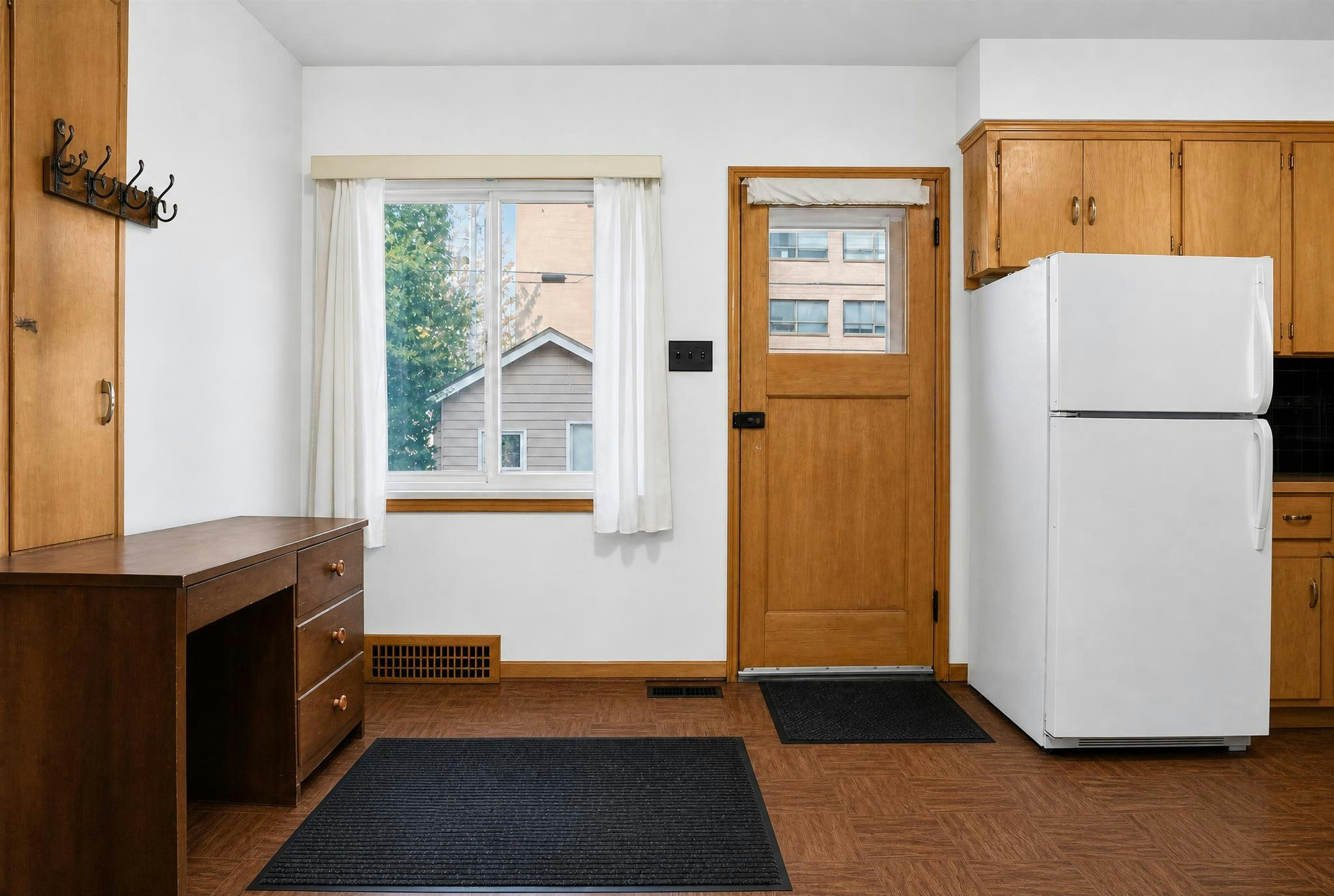4205 Pender Street, Burnaby, BC, V5C 2M4 - 17