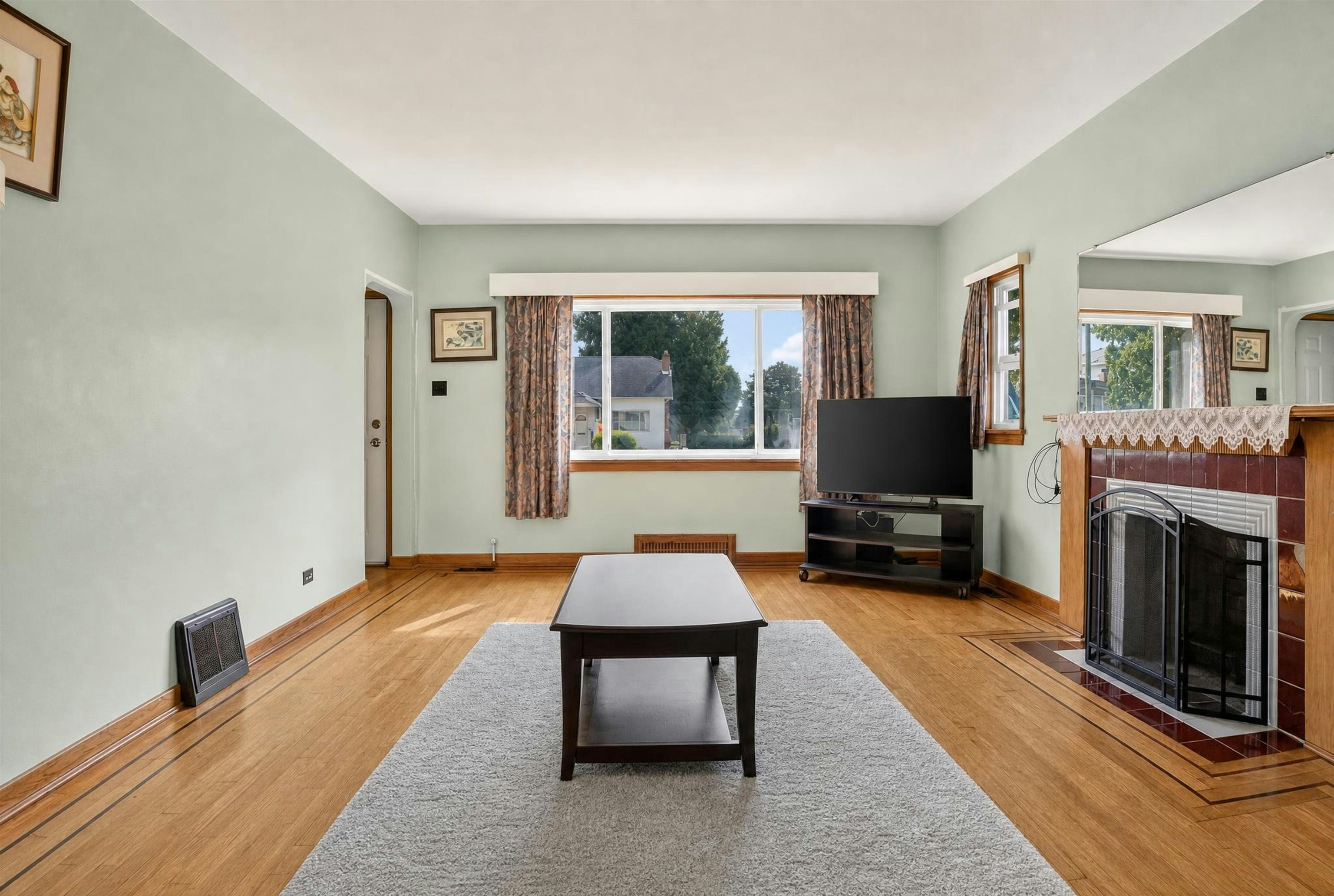 4205 Pender Street, Burnaby, BC, V5C 2M4 - 9
