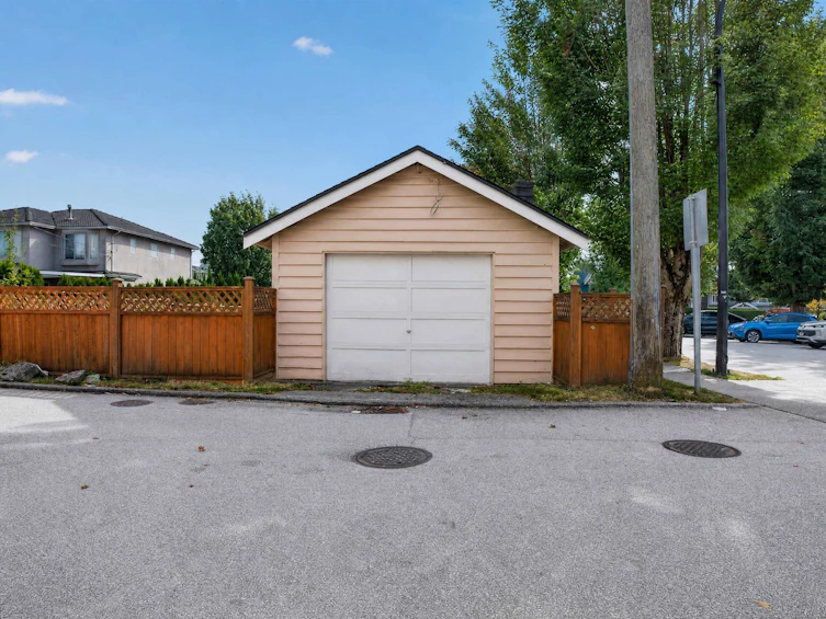 4205 Pender Street, Burnaby, BC, V5C 2M4 - 31