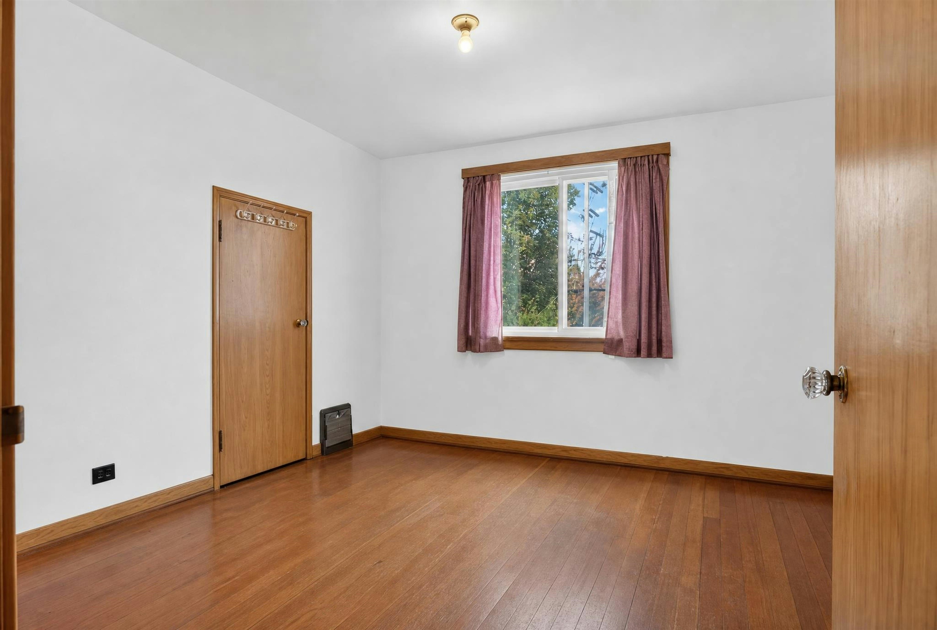 4205 Pender Street, Burnaby, BC, V5C 2M4 - 14