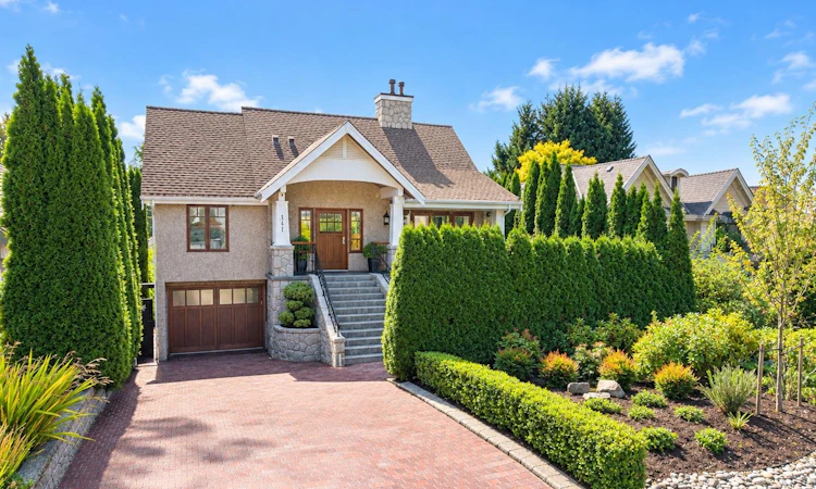 141 E Windsor Road