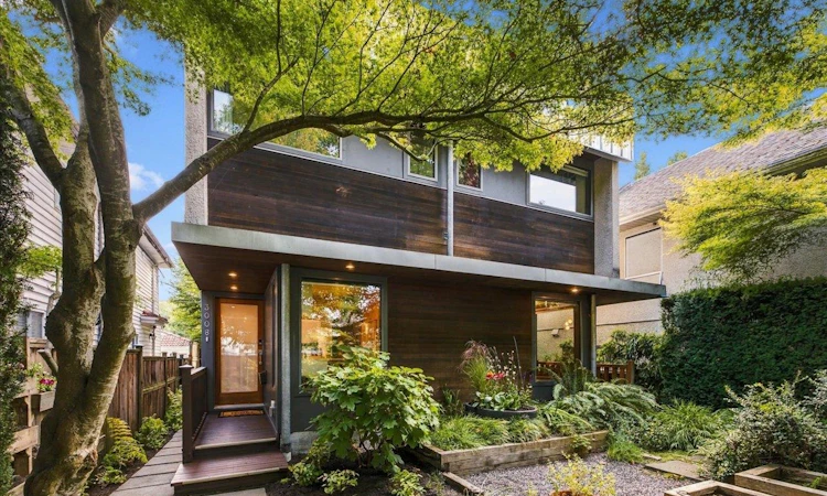 3008 Victoria Drive