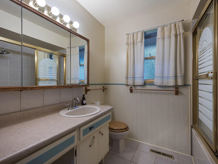 710 Coquihalla Street, Hope, BC, V0X 1L0 - 18