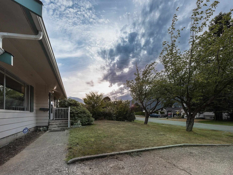 710 Coquihalla Street, Hope, BC, V0X 1L0 - 35