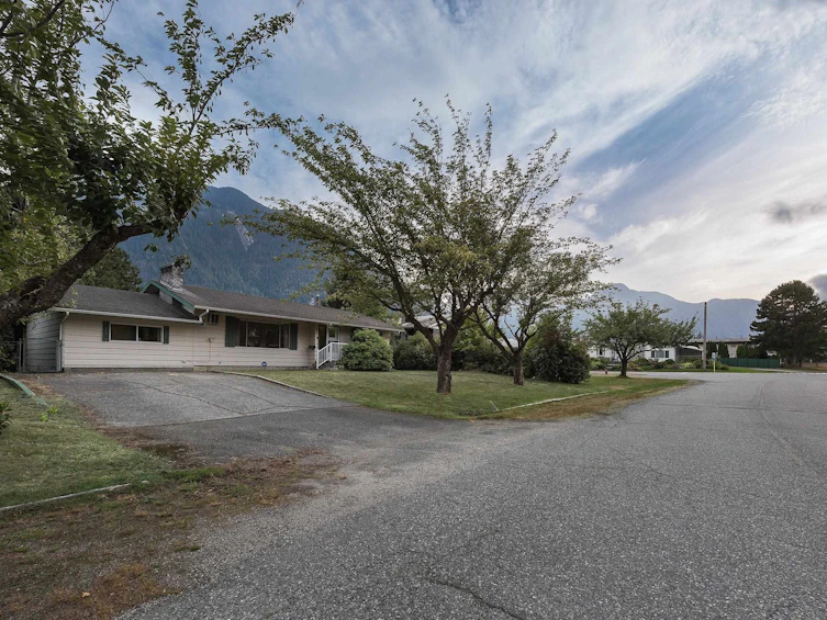 710 Coquihalla Street, Hope, BC, V0X 1L0