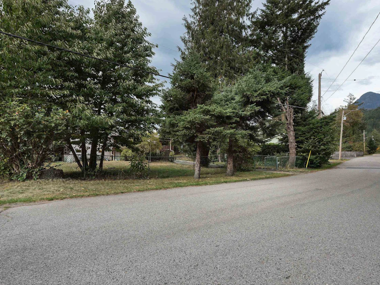 710 Coquihalla Street, Hope, BC, V0X 1L0 - 33