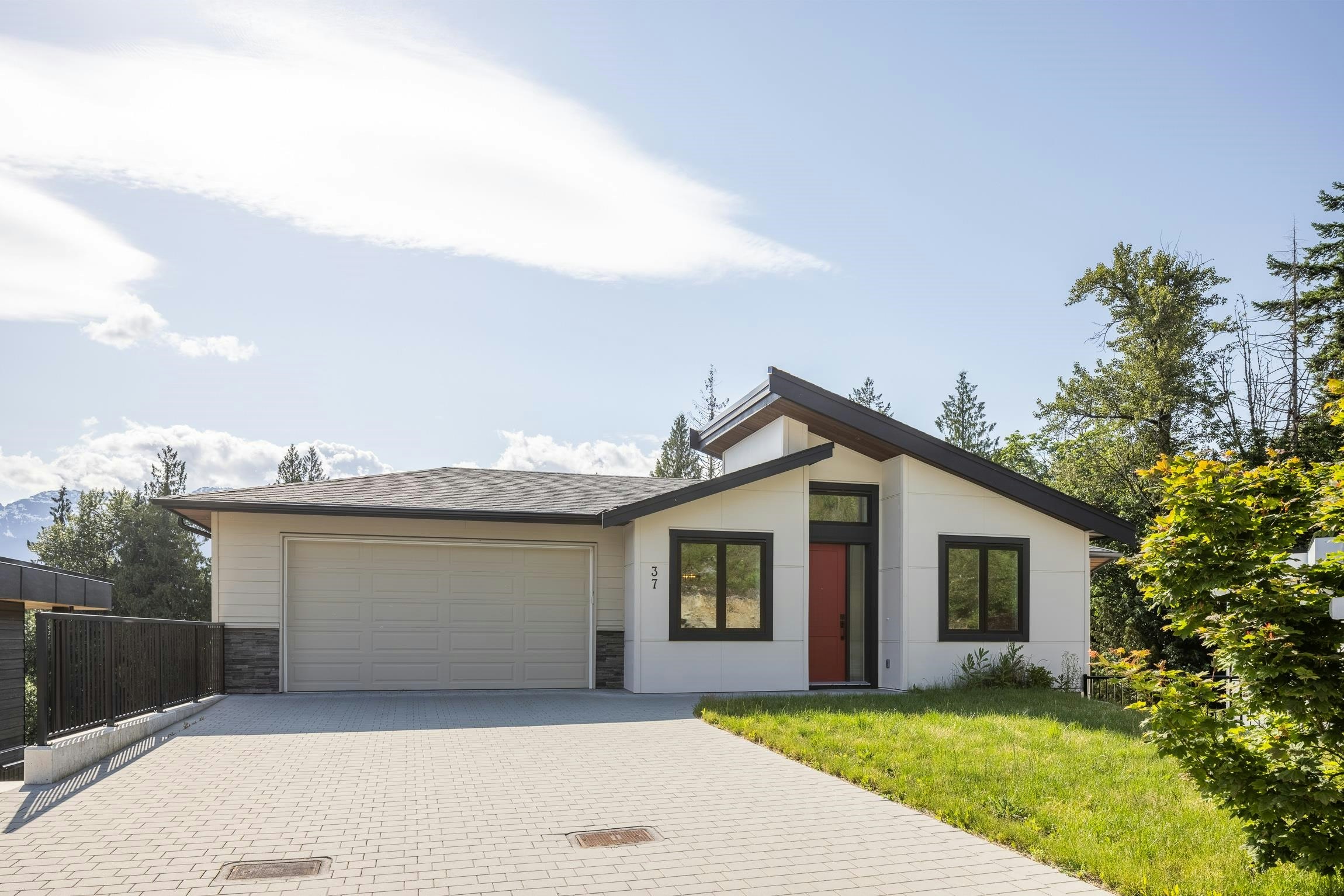 37-3385 Mamquam Road - 2