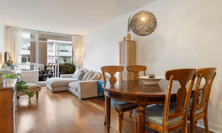 608-2228 W Broadway