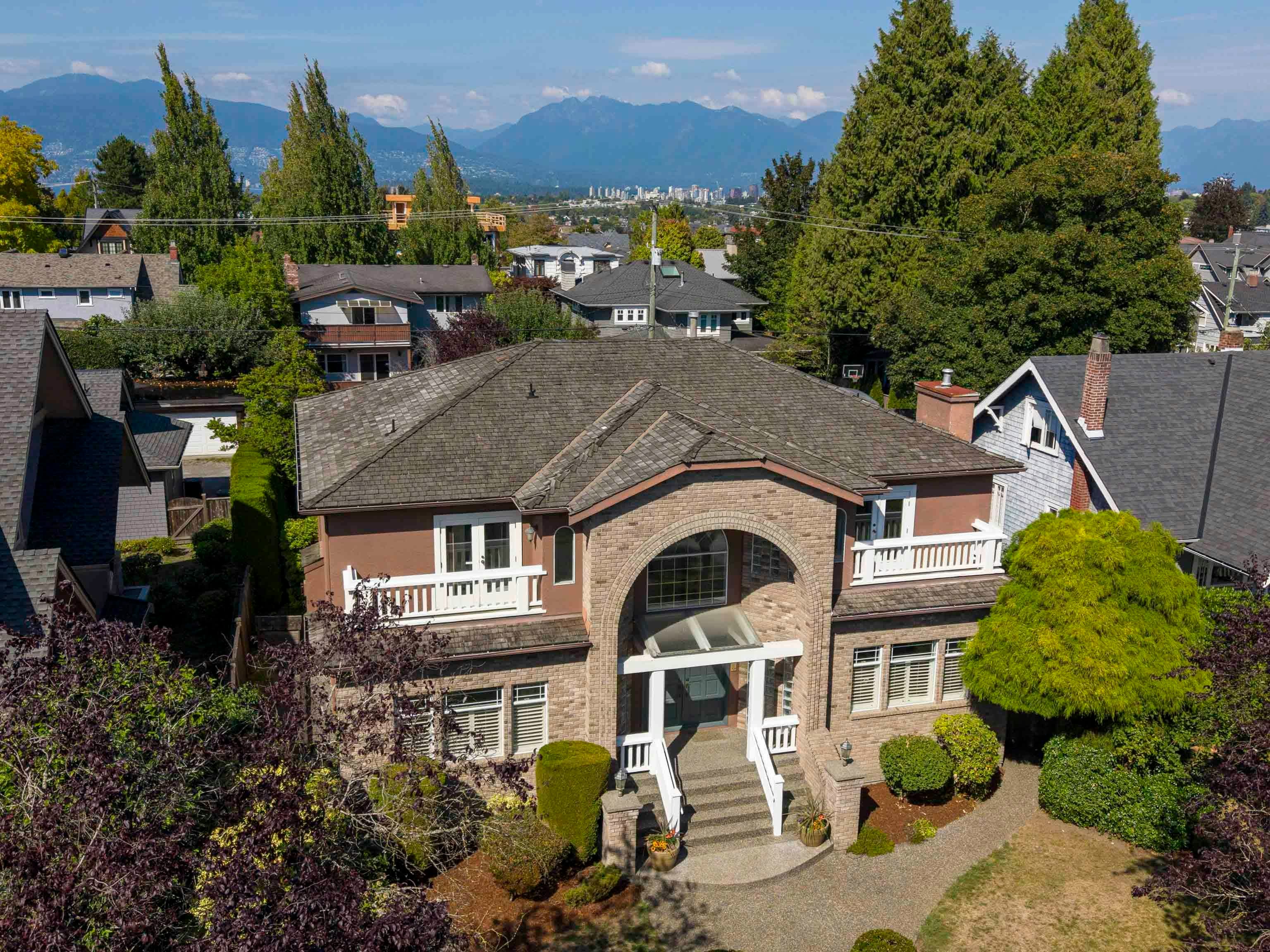 2677 W 34th Avenue, Vancouver, BC, V6N 2J3