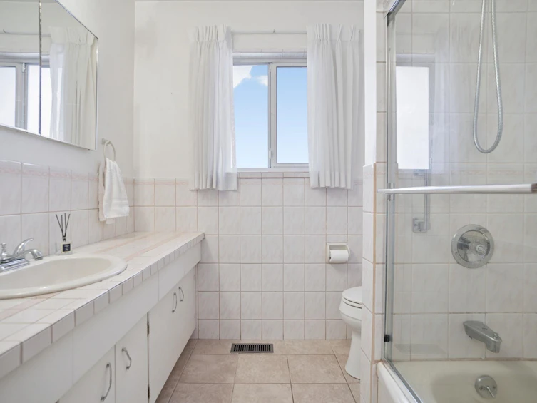 2780 E 8th Avenue, Vancouver, BC, V5M 1W6 - 22
