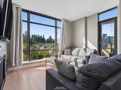 901-9300 University Crescent - 3