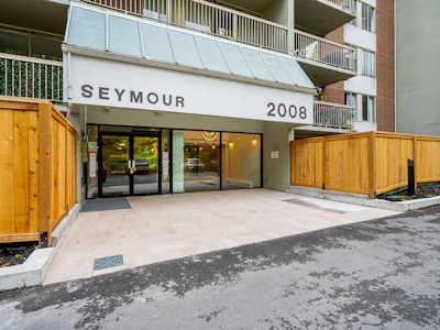 1609-2008 Fullerton Avenue - 3