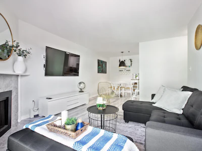 440-22661 Lougheed Highway - 2