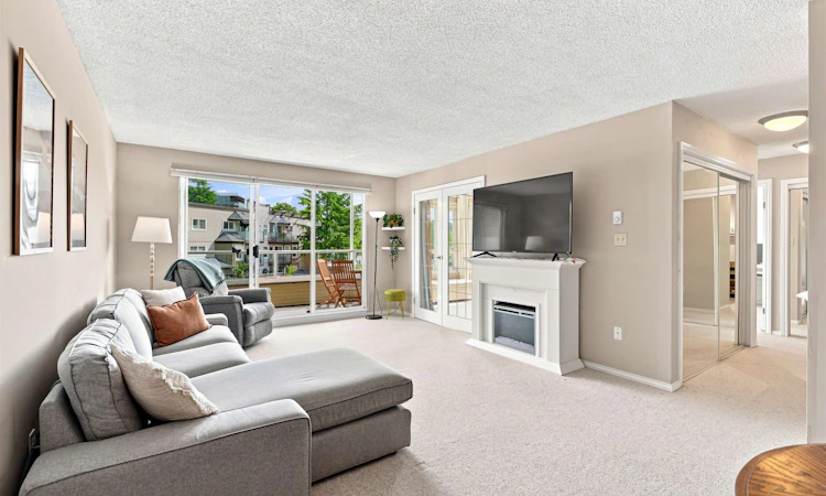 203-1840 E Southmere Crescent