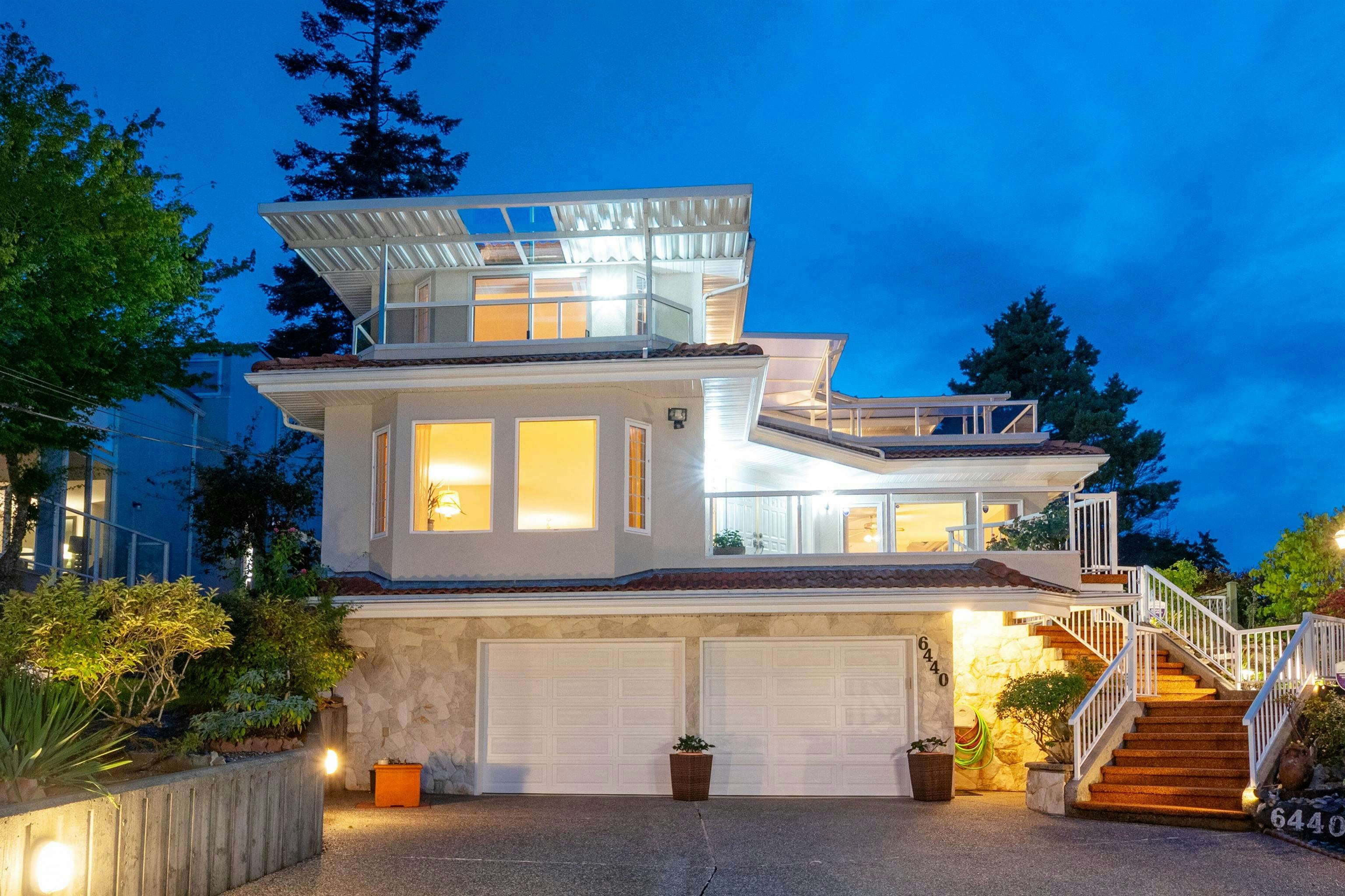 6440 Rosebery Avenue, West Vancouver, BC, V7W 2C6