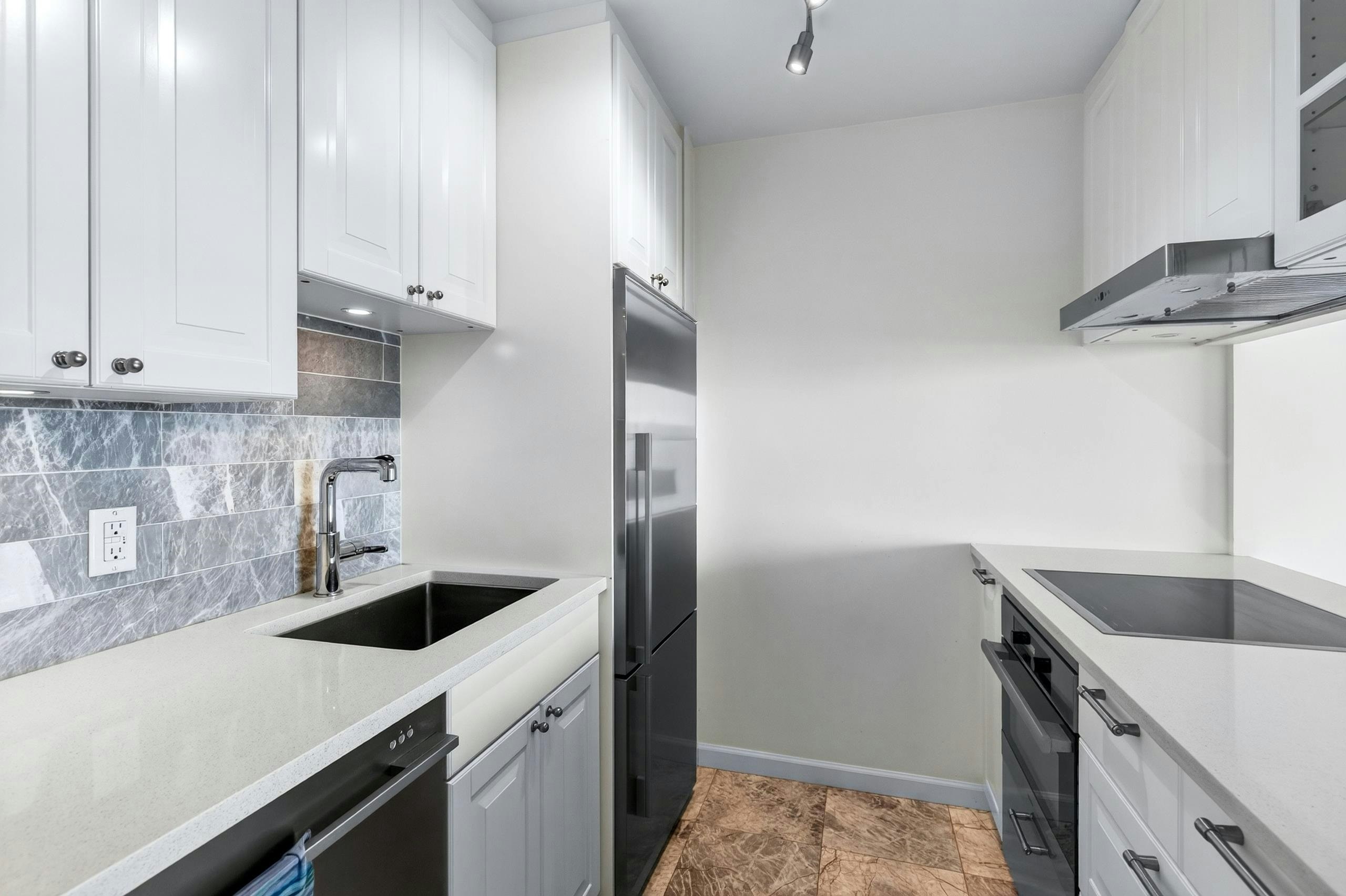 1402-1995 Beach Avenue, Vancouver, BC, V6G 2Y3 - 10