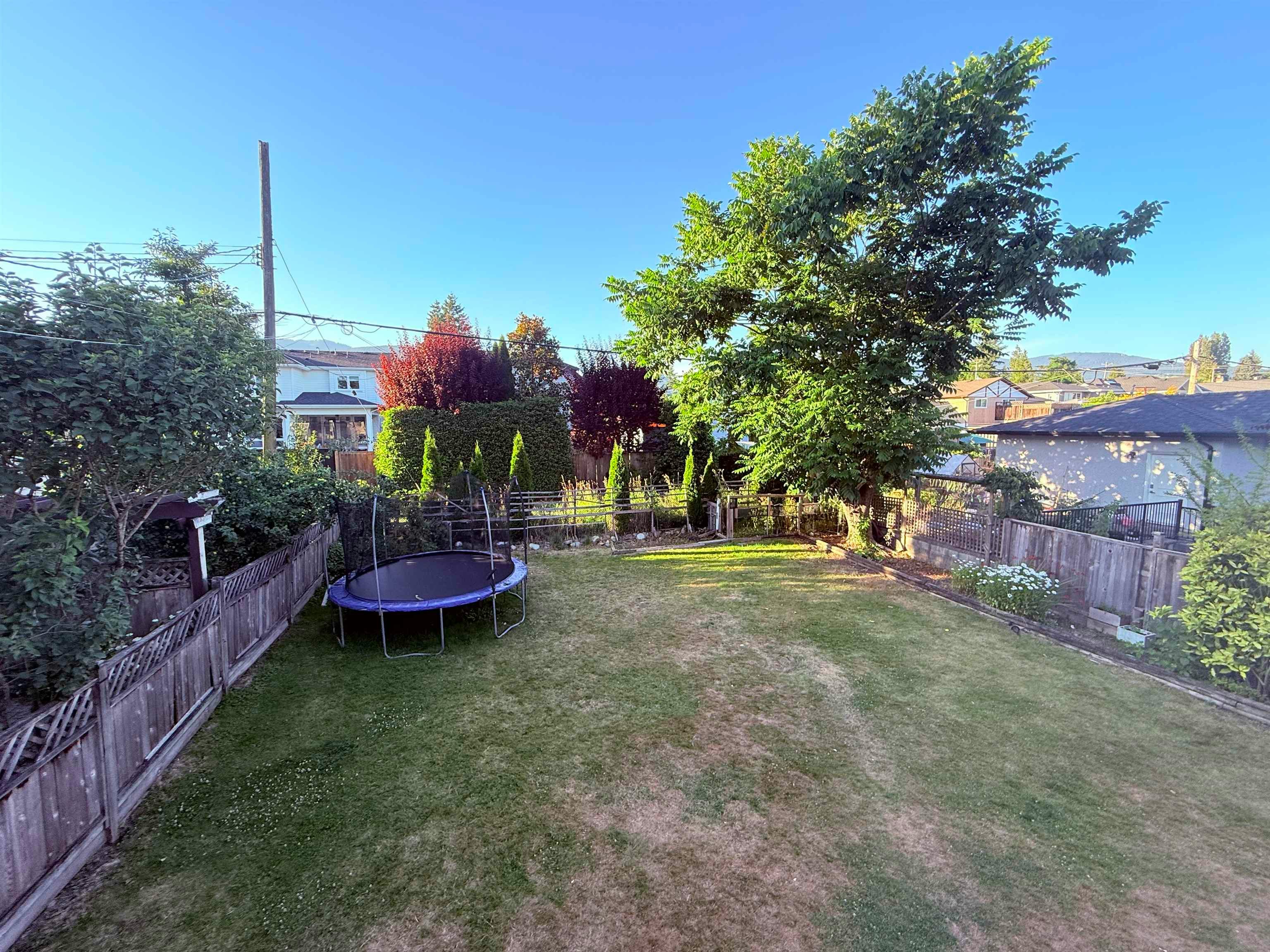 732 E 13th Street, North Vancouver, BC, V7L 2M7 - 14