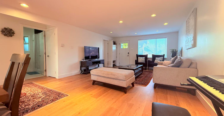 732 E 13th Street, North Vancouver, BC, V7L 2M7 - 2