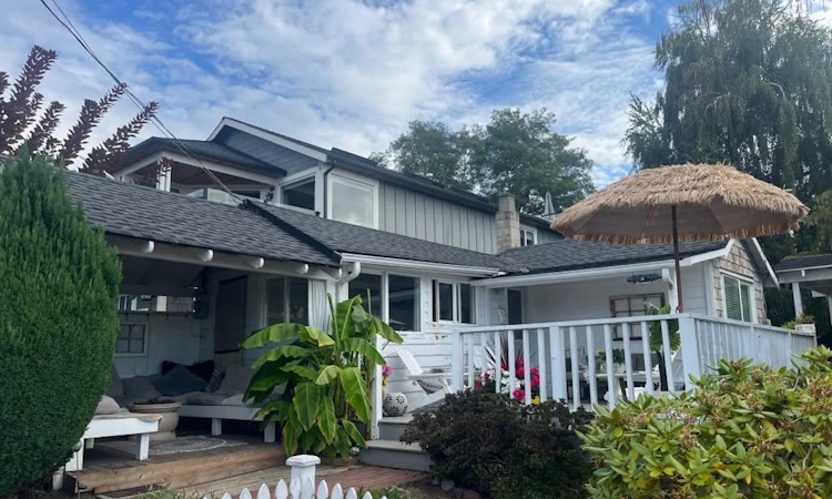 932 Habgood Street