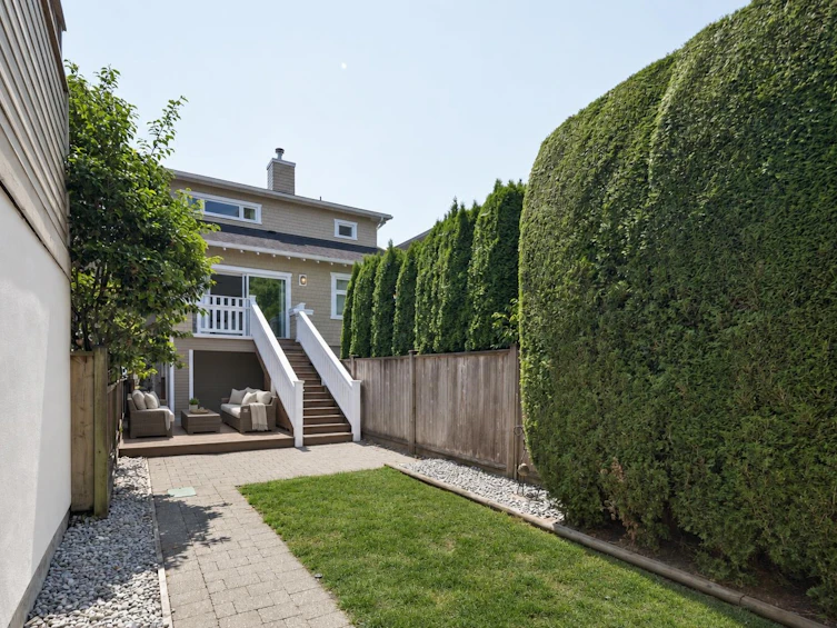 3541 W 8th Avenue, Vancouver, BC, V6R 1Y8 - 2