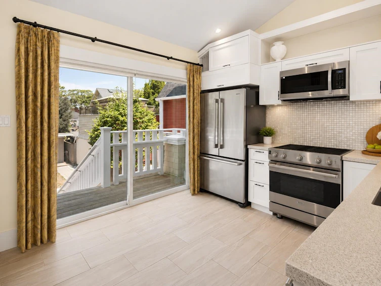 3541 W 8th Avenue, Vancouver, BC, V6R 1Y8 - 17