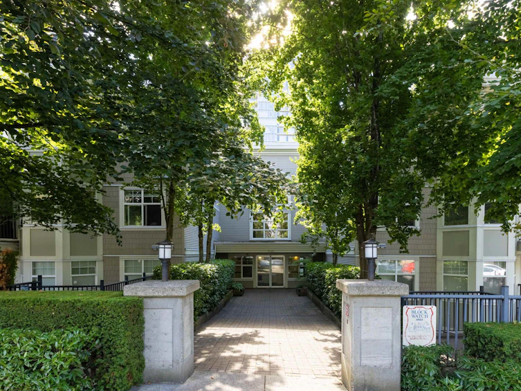 415-7038 21st Avenue, Burnaby, BC, V5E 2Y9