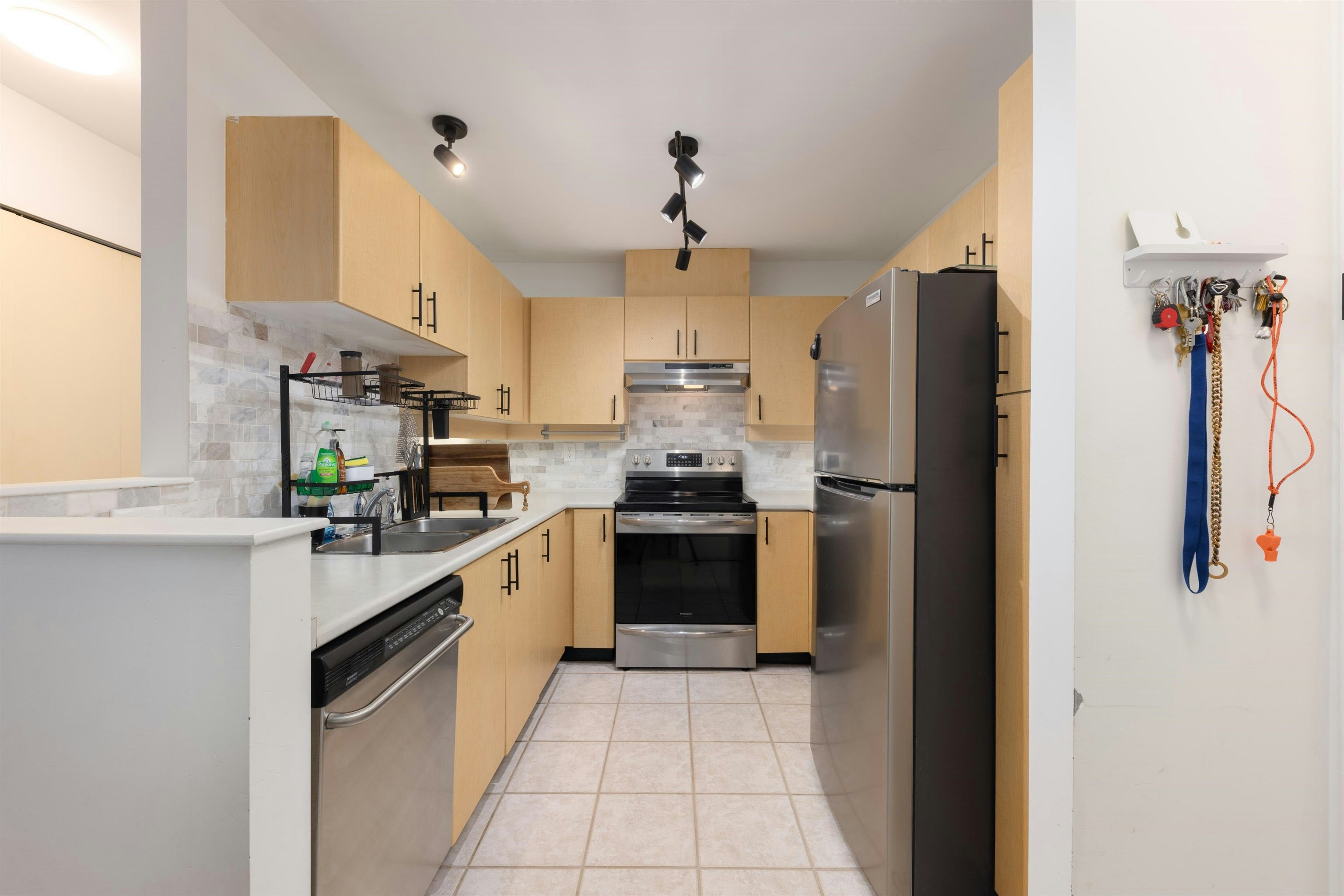 415-7038 21st Avenue - 2