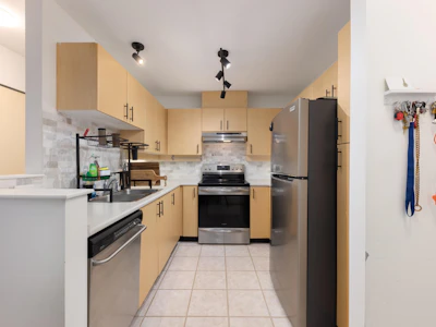 415-7038 21st Avenue - 2