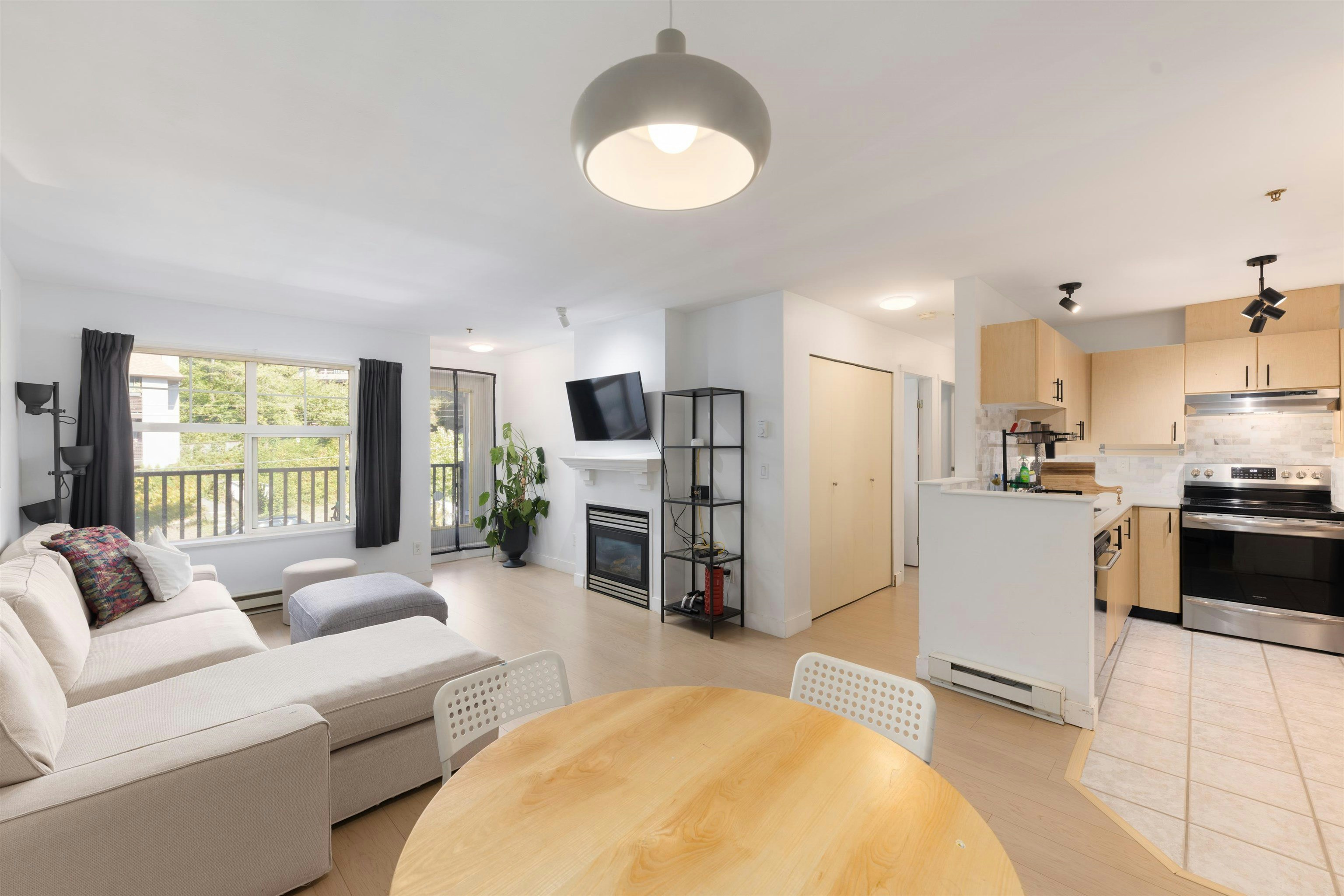 415-7038 21st Avenue - 4