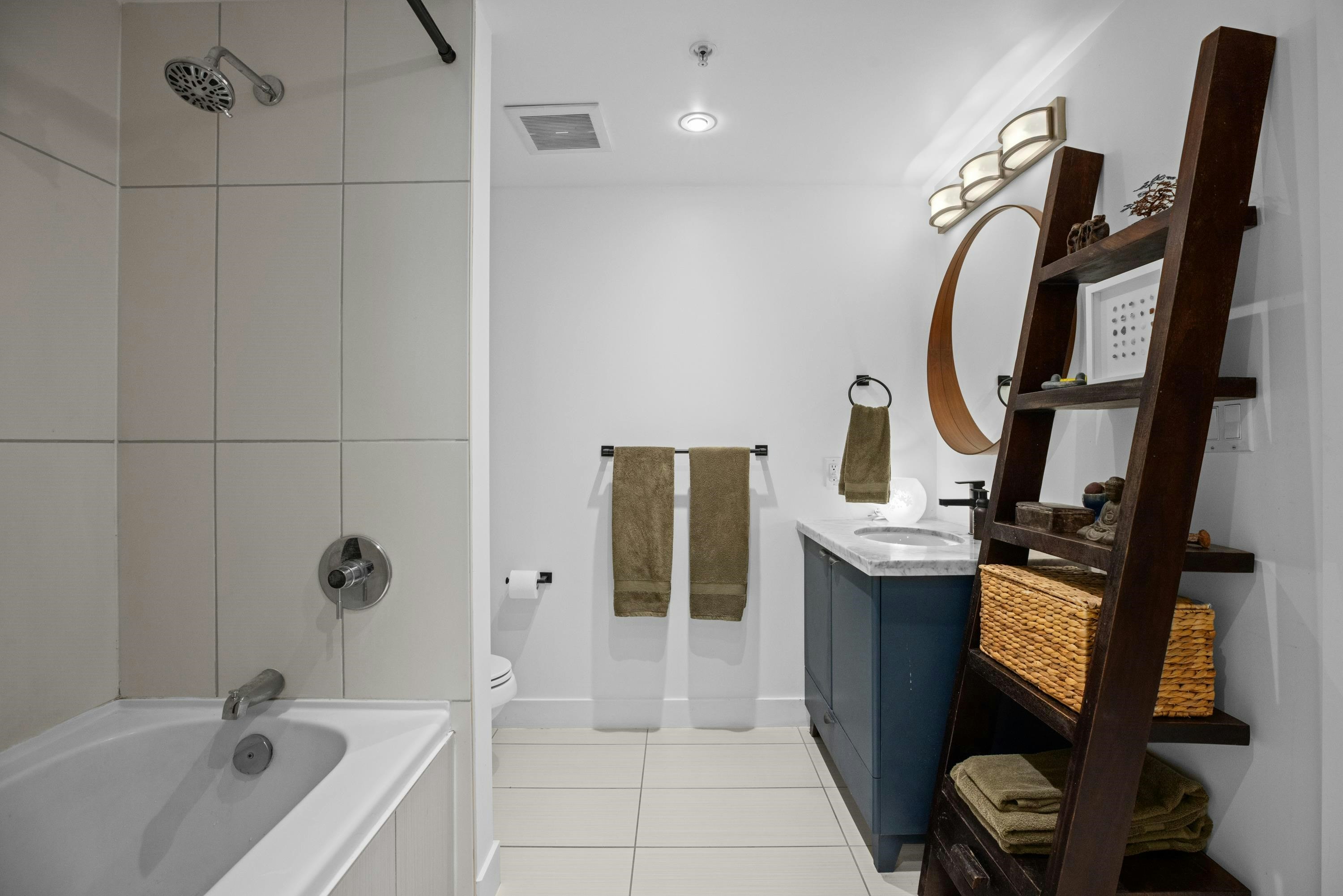 603-160 W 3rd Street, North Vancouver, BC, V7M 0A9 - 20