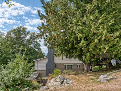 4898 Sunshine Coast Highway - 4