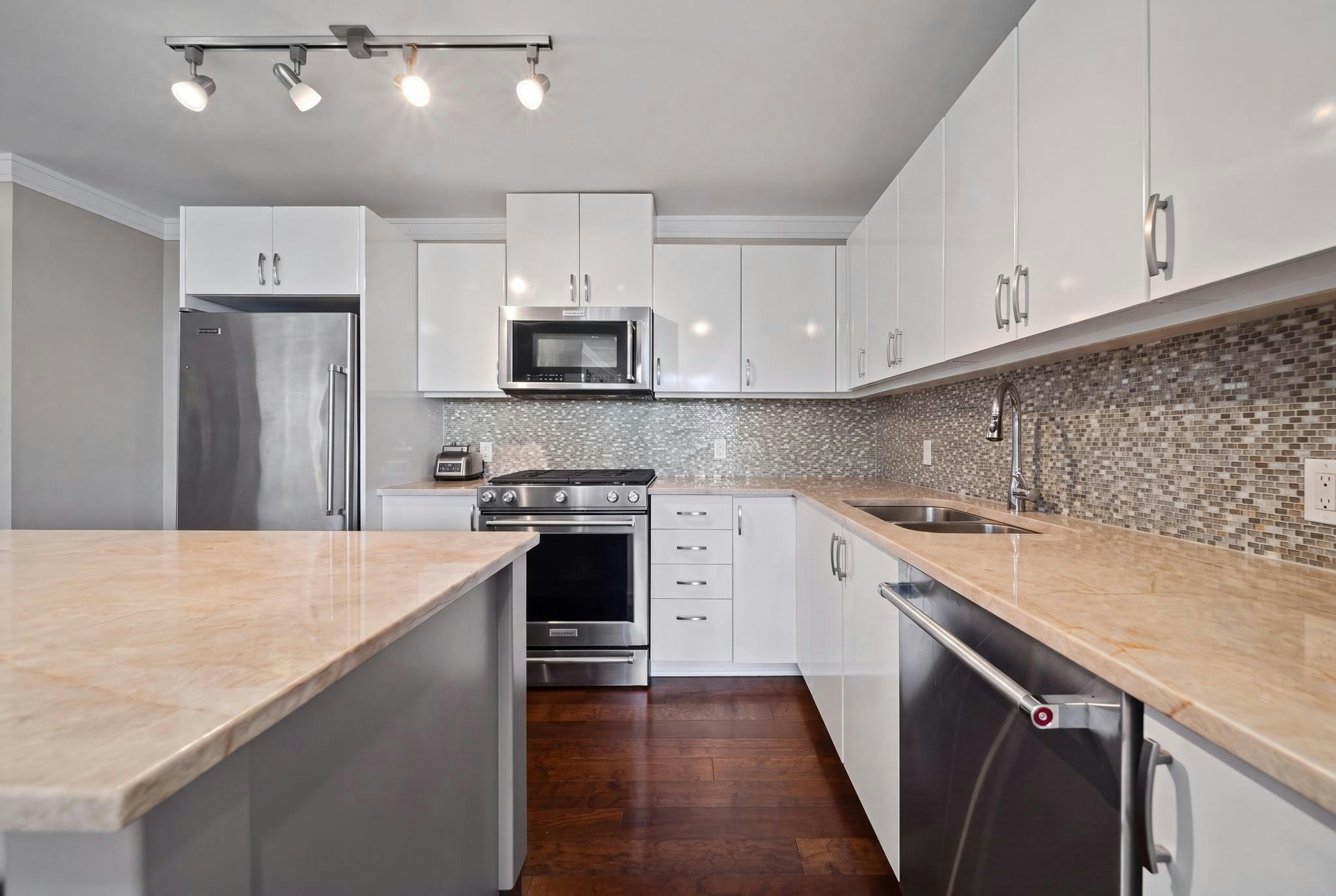 1404-155 W 1st Street, North Vancouver, BC, V7M 3N8 - 8