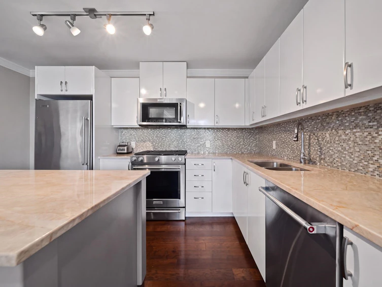 1404-155 W 1st Street, North Vancouver, BC, V7M 3N8 - 8