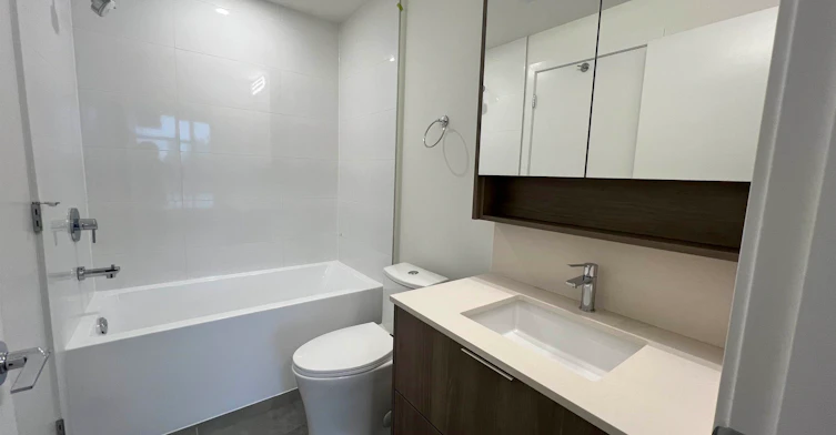 E609-10828 139a Street, Surrey, BC, V3R 0H3
