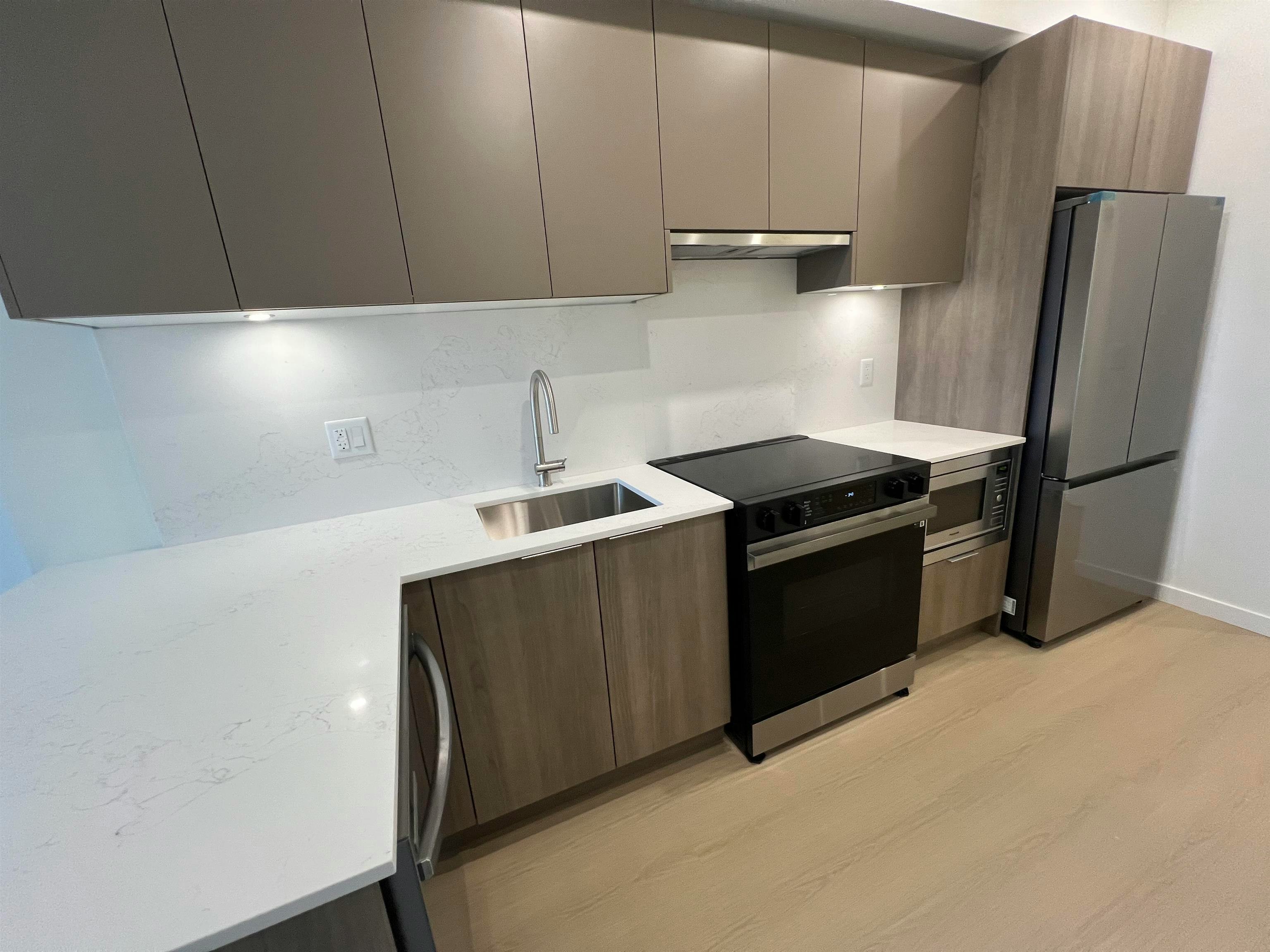 E609-10828 139a Street, Surrey, BC, V3R 0H3 - 3