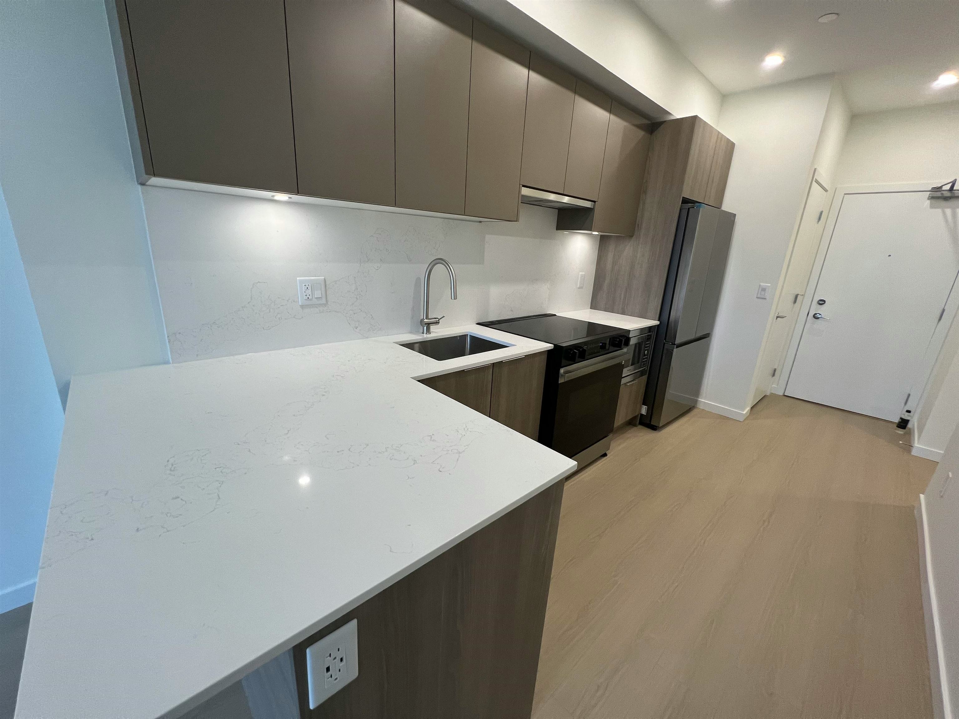 E609-10828 139a Street, Surrey, BC, V3R 0H3 - 2