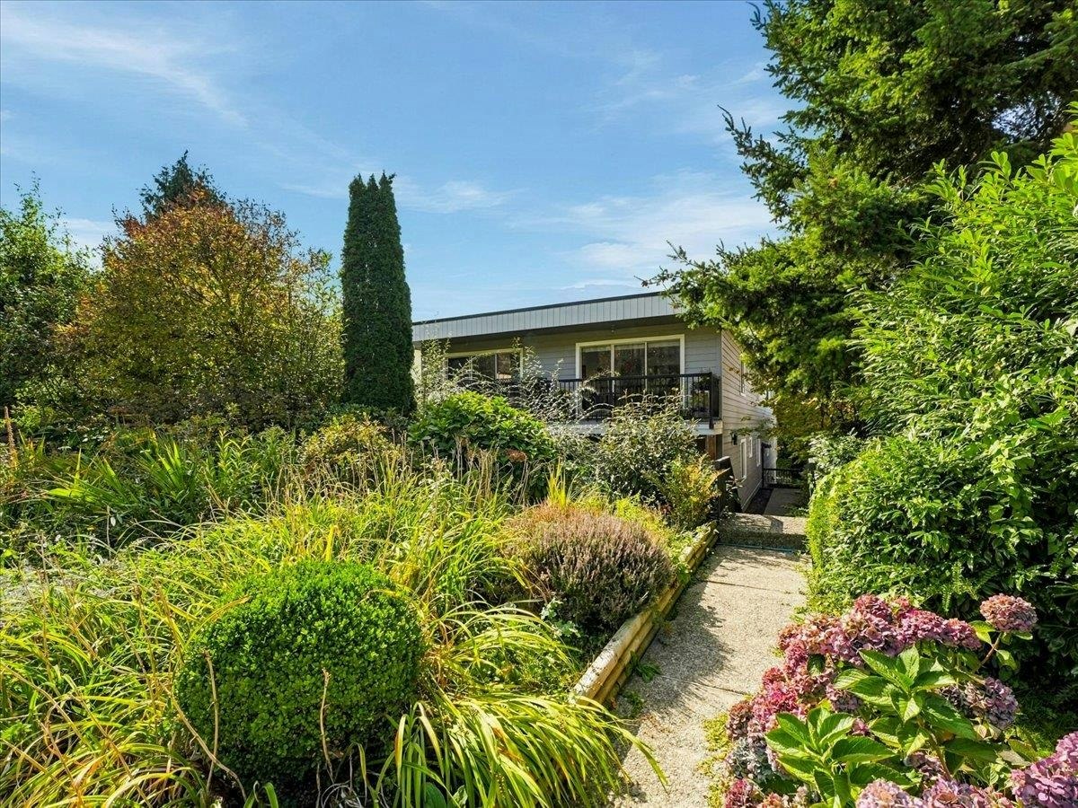 6-137 E 5th Street, North Vancouver, BC, V7L 1L3