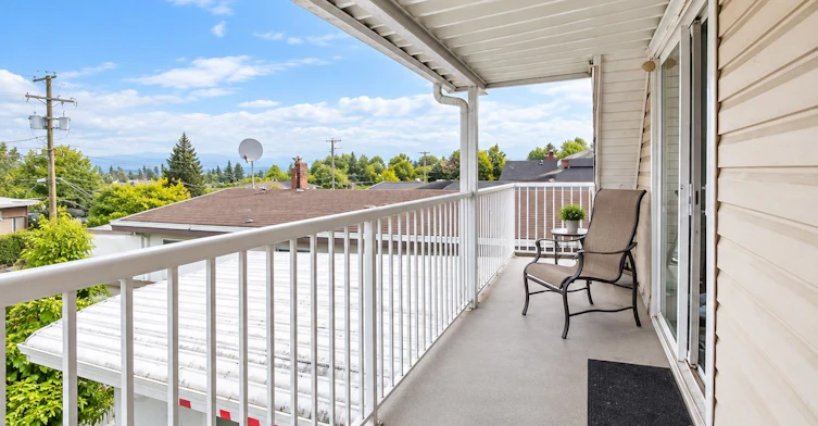 Top-4265 Slocan Street, Vancouver, BC, V5R 1Z2