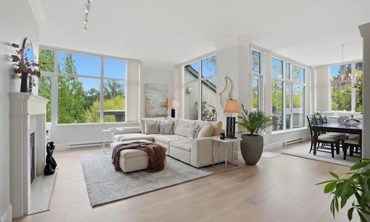 PH711-4759 Valley Drive