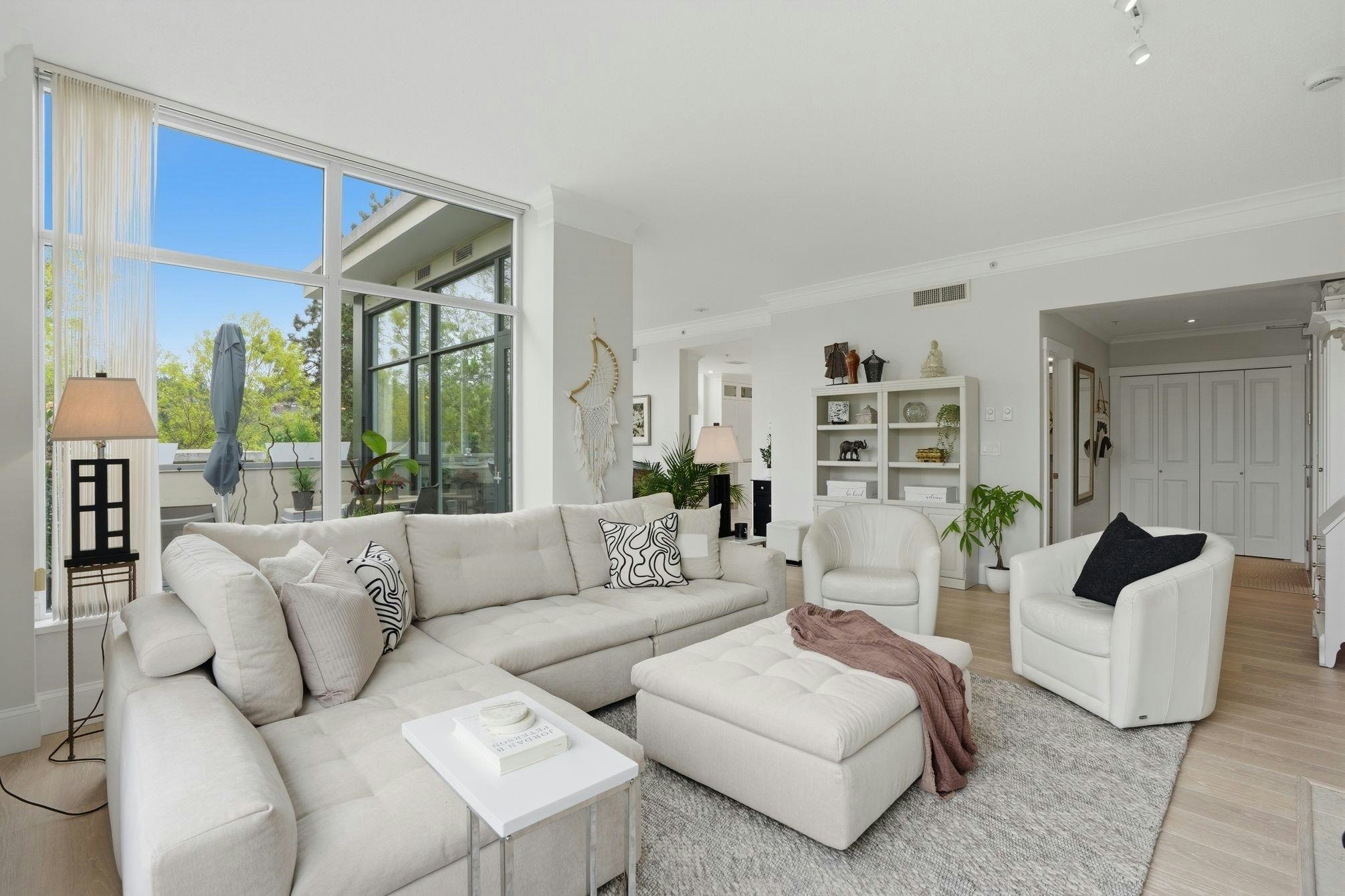 PH711-4759 Valley Drive - 4
