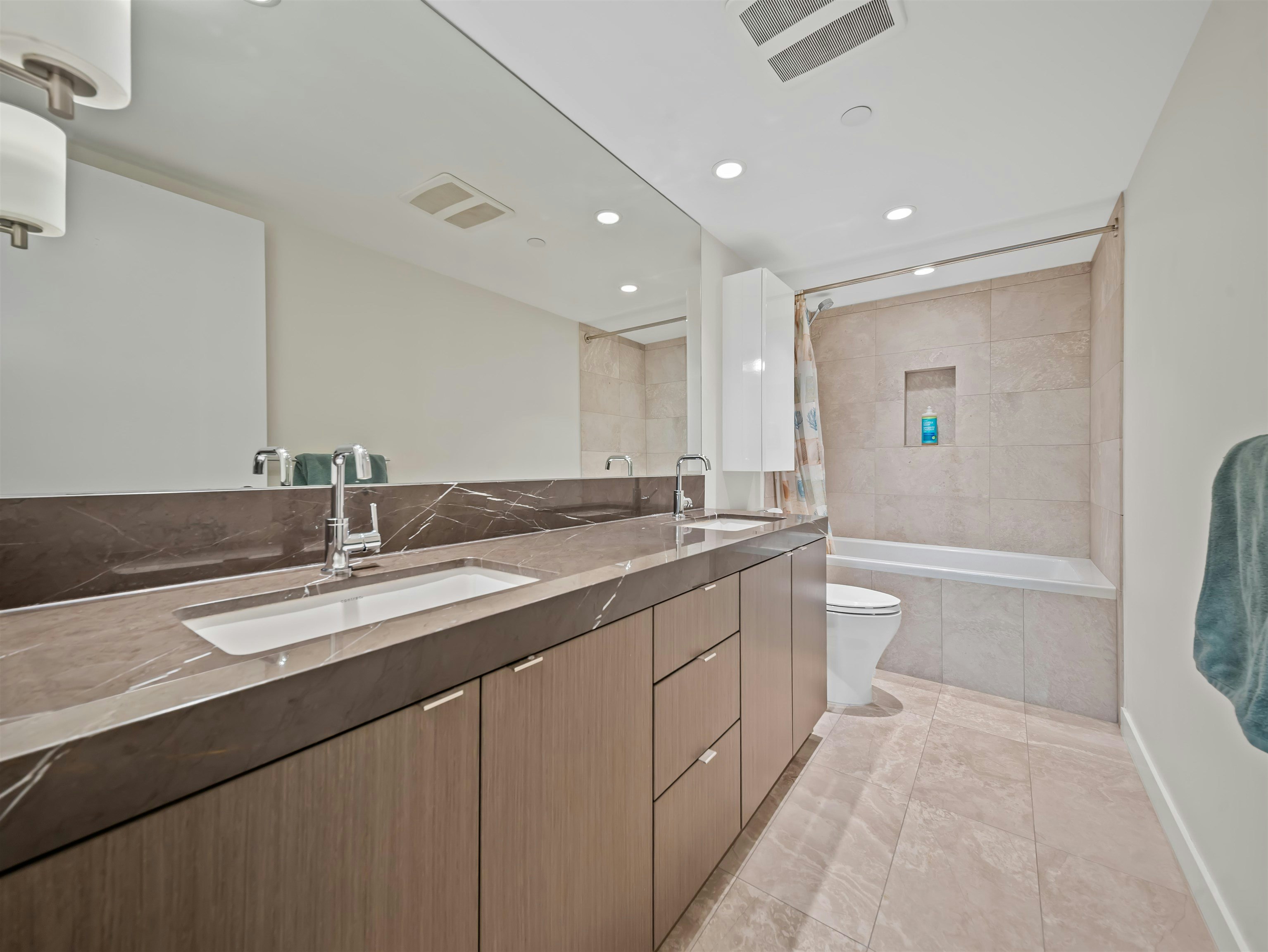 704-125 E 14th Street, North Vancouver, BC, V7L 0E6 - 18