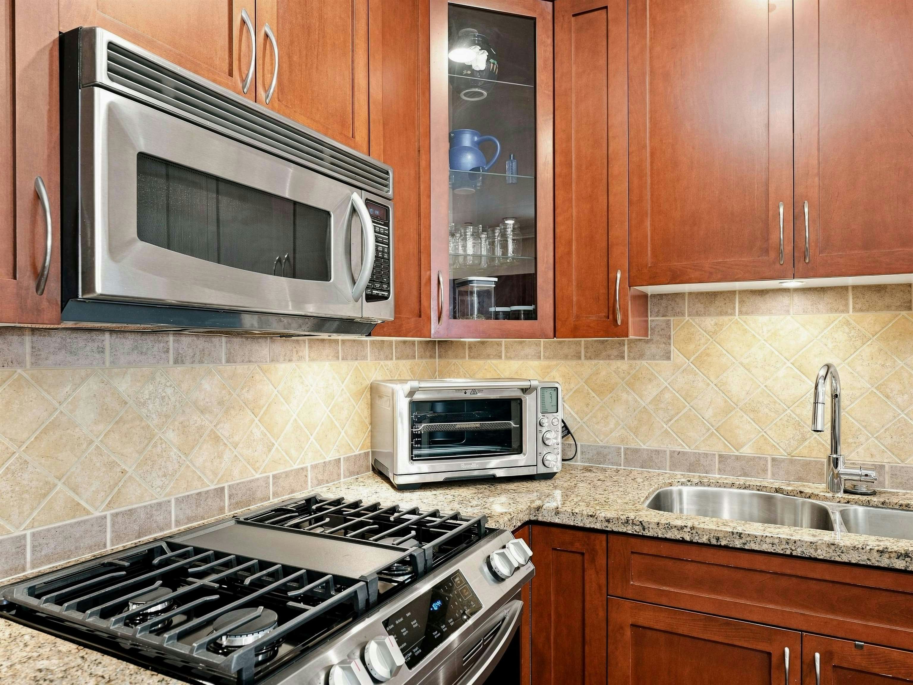 2425 Larch Street, Vancouver, BC, V6K 0A3 - 15