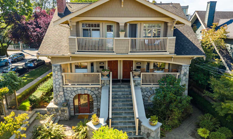 2425 Larch Street