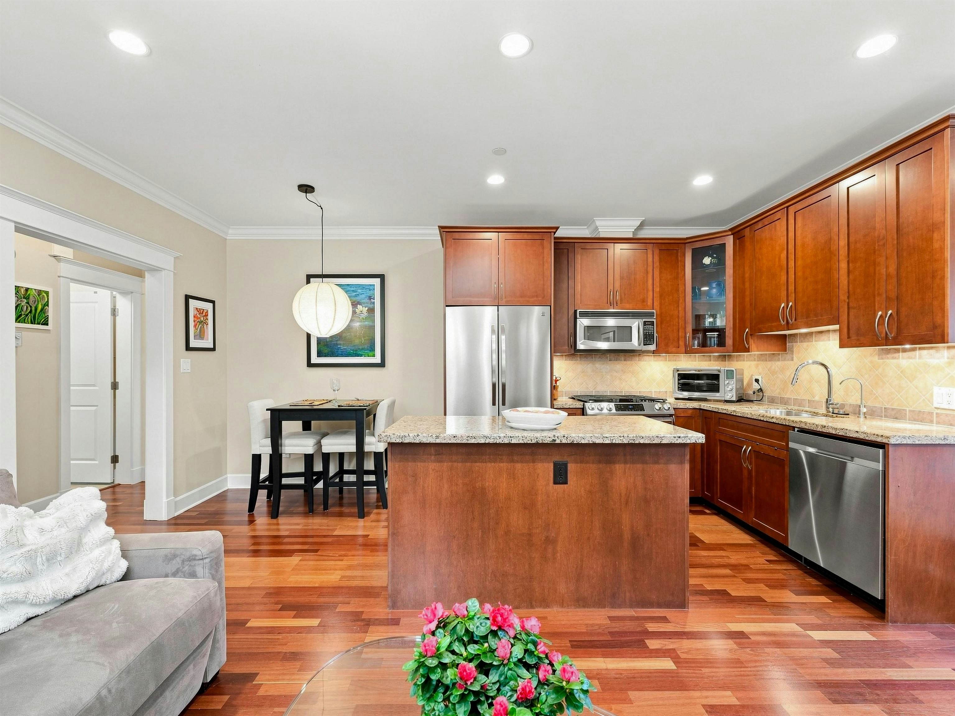 2425 Larch Street, Vancouver, BC, V6K 0A3 - 12