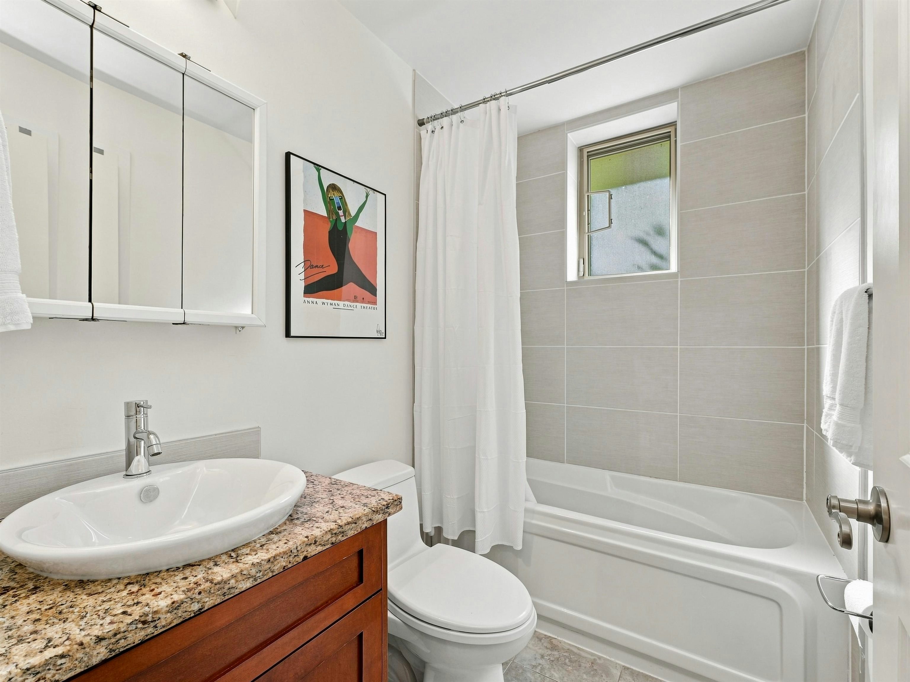2425 Larch Street, Vancouver, BC, V6K 0A3 - 25
